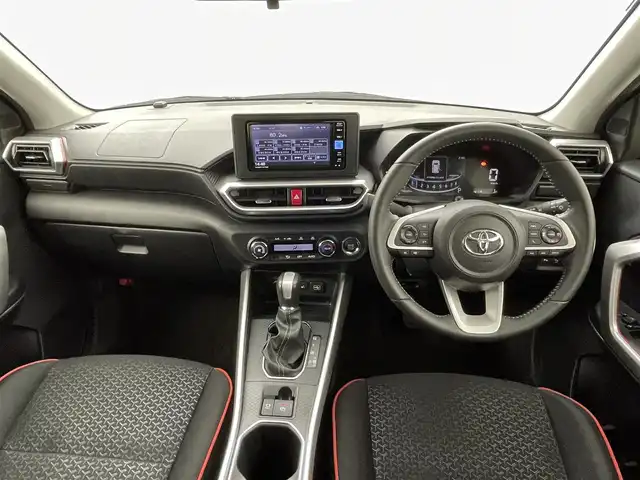 トヨタ ライズ Z 熊本県 2023(令5)年 1.5万km スムースグレーマイカメタリック 純正ナビNMZK-W73D（ＣＤ・ＤＶＤ・フルセグ・ＢＴ）/バックカメラ　/純正前方ドライブレコーダー　/ビルトインＥＴＣ2.0　/前後クリアランスソナー　/前席シートヒーター　/スマートアシスト/・衝突軽減ブレーキ/・先行車発進お知らせ機能/・オートハイビーム/・車線逸脱警報/・前後誤発進抑制機能/・アダブティブクルーズコントロール/横滑り防止/アイドリングストップ/電動パーキング/ブレーキホールド/純正フロアマット/純正17インチAW/オートライト/LEDヘッドライト/フォグランプ/スマートキー/プッシュスタート/スペアキー１本/保証書/取扱説明書