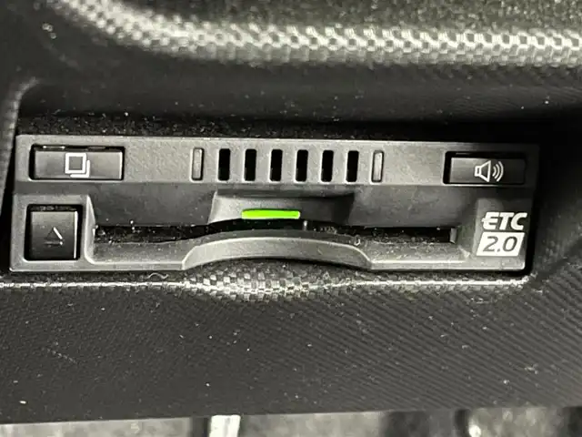 トヨタ ライズ Z 熊本県 2023(令5)年 1.5万km スムースグレーマイカメタリック 純正ナビNMZK-W73D（ＣＤ・ＤＶＤ・フルセグ・ＢＴ）/バックカメラ　/純正前方ドライブレコーダー　/ビルトインＥＴＣ2.0　/前後クリアランスソナー　/前席シートヒーター　/スマートアシスト/・衝突軽減ブレーキ/・先行車発進お知らせ機能/・オートハイビーム/・車線逸脱警報/・前後誤発進抑制機能/・アダブティブクルーズコントロール/横滑り防止/アイドリングストップ/電動パーキング/ブレーキホールド/純正フロアマット/純正17インチAW/オートライト/LEDヘッドライト/フォグランプ/スマートキー/プッシュスタート/スペアキー１本/保証書/取扱説明書