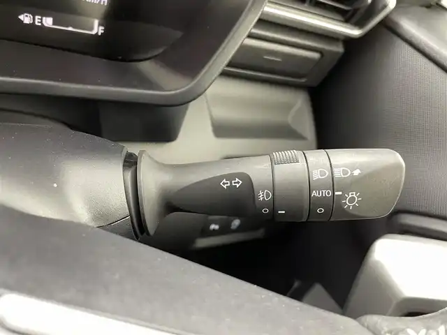 トヨタ ライズ Z 熊本県 2023(令5)年 1.5万km スムースグレーマイカメタリック 純正ナビNMZK-W73D（ＣＤ・ＤＶＤ・フルセグ・ＢＴ）/バックカメラ　/純正前方ドライブレコーダー　/ビルトインＥＴＣ2.0　/前後クリアランスソナー　/前席シートヒーター　/スマートアシスト/・衝突軽減ブレーキ/・先行車発進お知らせ機能/・オートハイビーム/・車線逸脱警報/・前後誤発進抑制機能/・アダブティブクルーズコントロール/横滑り防止/アイドリングストップ/電動パーキング/ブレーキホールド/純正フロアマット/純正17インチAW/オートライト/LEDヘッドライト/フォグランプ/スマートキー/プッシュスタート/スペアキー１本/保証書/取扱説明書