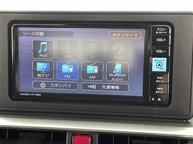 トヨタ ライズ Z 熊本県 2023(令5)年 1.5万km スムースグレーマイカメタリック 純正ナビNMZK-W73D（ＣＤ・ＤＶＤ・フルセグ・ＢＴ）/バックカメラ　/純正前方ドライブレコーダー　/ビルトインＥＴＣ2.0　/前後クリアランスソナー　/前席シートヒーター　/スマートアシスト/・衝突軽減ブレーキ/・先行車発進お知らせ機能/・オートハイビーム/・車線逸脱警報/・前後誤発進抑制機能/・アダブティブクルーズコントロール/横滑り防止/アイドリングストップ/電動パーキング/ブレーキホールド/純正フロアマット/純正17インチAW/オートライト/LEDヘッドライト/フォグランプ/スマートキー/プッシュスタート/スペアキー１本/保証書/取扱説明書