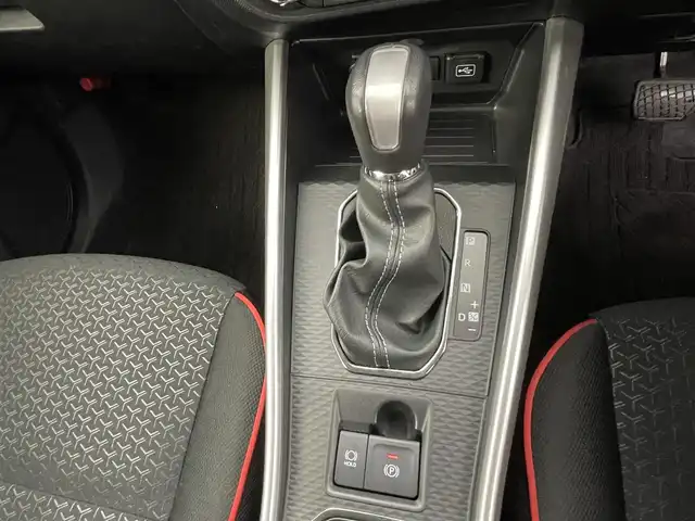 トヨタ ライズ Z 熊本県 2023(令5)年 1.5万km スムースグレーマイカメタリック 純正ナビNMZK-W73D（ＣＤ・ＤＶＤ・フルセグ・ＢＴ）/バックカメラ　/純正前方ドライブレコーダー　/ビルトインＥＴＣ2.0　/前後クリアランスソナー　/前席シートヒーター　/スマートアシスト/・衝突軽減ブレーキ/・先行車発進お知らせ機能/・オートハイビーム/・車線逸脱警報/・前後誤発進抑制機能/・アダブティブクルーズコントロール/横滑り防止/アイドリングストップ/電動パーキング/ブレーキホールド/純正フロアマット/純正17インチAW/オートライト/LEDヘッドライト/フォグランプ/スマートキー/プッシュスタート/スペアキー１本/保証書/取扱説明書