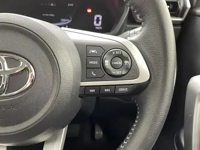 トヨタ ライズ Z 熊本県 2023(令5)年 1.5万km スムースグレーマイカメタリック 純正ナビNMZK-W73D（ＣＤ・ＤＶＤ・フルセグ・ＢＴ）/バックカメラ　/純正前方ドライブレコーダー　/ビルトインＥＴＣ2.0　/前後クリアランスソナー　/前席シートヒーター　/スマートアシスト/・衝突軽減ブレーキ/・先行車発進お知らせ機能/・オートハイビーム/・車線逸脱警報/・前後誤発進抑制機能/・アダブティブクルーズコントロール/横滑り防止/アイドリングストップ/電動パーキング/ブレーキホールド/純正フロアマット/純正17インチAW/オートライト/LEDヘッドライト/フォグランプ/スマートキー/プッシュスタート/スペアキー１本/保証書/取扱説明書