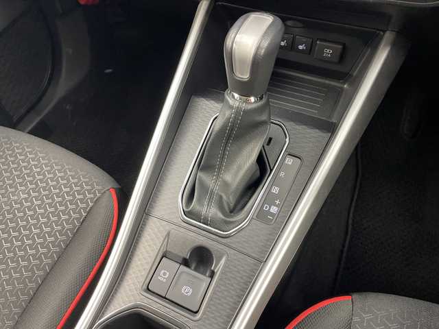 トヨタ ライズ Z 岐阜県 2024(令6)年 2.9万km シャイニングホワイトパール メモリーナビ/Bluetooth/USB/AM/FM/バックモニター/プリクラッシュセーフティシステム/レーンキープアシスト/クリアランスソナー/レーダークルーズコントロール/シートヒーター/ETC/ドライブレコーダー/電動パーキングブレーキ/ブレーキホールド/ステアリングスイッチ/オートLEDヘッドライト/フォグランプ/電動格納ミラー/オートリトラミラー/MTモード付/純正17インチアルミホイール/スマートキー/プッシュスタート