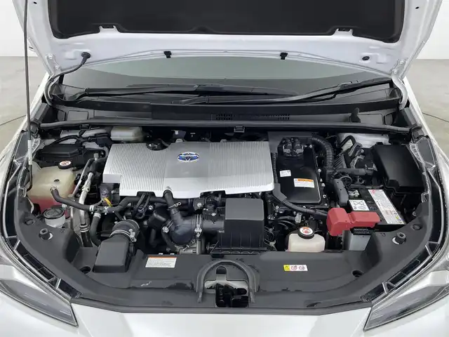 トヨタ プリウス Sツーリングセレクション 大分県 2019(平31)年 4.7万km ホワイトパールクリスタルシャイン モデリスタエアロ/（フロント/サイド/リア）/トヨタセーフティーセンス/・プリクラッシュセーフティー/・LDA/・オートハイビーム/・踏み間違え防止/・レーダークルーズコントロール/TEIN車高調/純正ナビ/（フルセグ/CD/DVD/Bluetooth）/ビルトインETC/バックカメラ/前席シートヒーター/前方ドライブレコーダー/ステアリングスイッチ/オートリトラミラー/スマートキー・プッシュスタート/社外19インチアルミホイール/保証書・取扱説明書