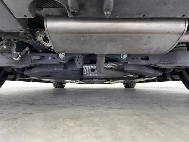 トヨタ プリウス Sツーリングセレクション 大分県 2019(平31)年 4.7万km ホワイトパールクリスタルシャイン モデリスタエアロ/（フロント/サイド/リア）/トヨタセーフティーセンス/・プリクラッシュセーフティー/・LDA/・オートハイビーム/・踏み間違え防止/・レーダークルーズコントロール/TEIN車高調/純正ナビ/（フルセグ/CD/DVD/Bluetooth）/ビルトインETC/バックカメラ/前席シートヒーター/前方ドライブレコーダー/ステアリングスイッチ/オートリトラミラー/スマートキー・プッシュスタート/社外19インチアルミホイール/保証書・取扱説明書