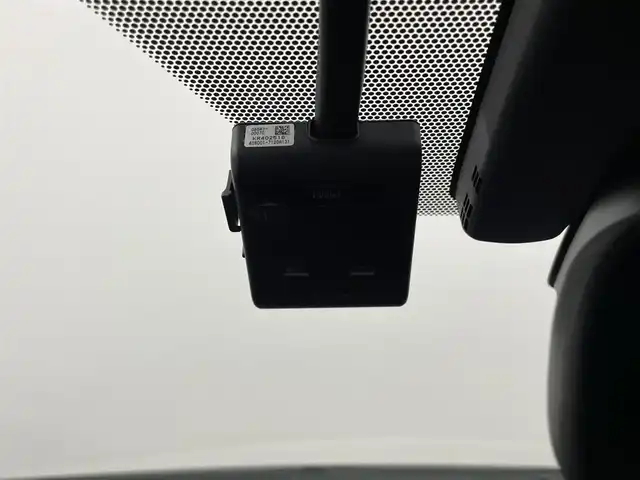 トヨタ プリウス Sツーリングセレクション 大分県 2019(平31)年 4.7万km ホワイトパールクリスタルシャイン モデリスタエアロ/（フロント/サイド/リア）/トヨタセーフティーセンス/・プリクラッシュセーフティー/・LDA/・オートハイビーム/・踏み間違え防止/・レーダークルーズコントロール/TEIN車高調/純正ナビ/（フルセグ/CD/DVD/Bluetooth）/ビルトインETC/バックカメラ/前席シートヒーター/前方ドライブレコーダー/ステアリングスイッチ/オートリトラミラー/スマートキー・プッシュスタート/社外19インチアルミホイール/保証書・取扱説明書