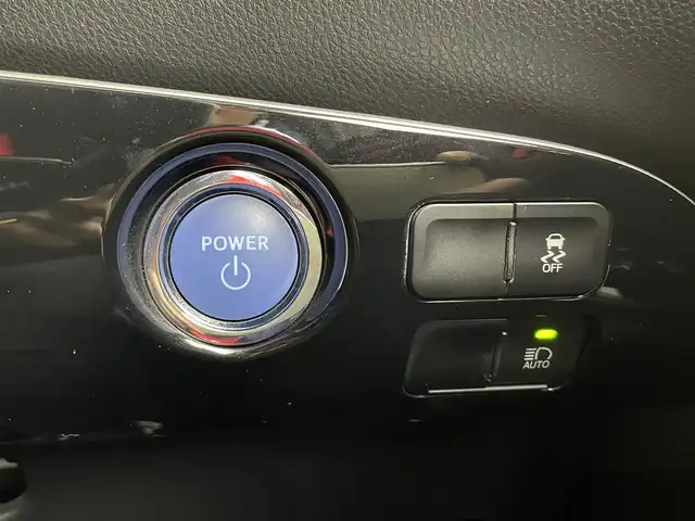 トヨタ プリウス Sツーリングセレクション 大分県 2019(平31)年 4.7万km ホワイトパールクリスタルシャイン モデリスタエアロ/（フロント/サイド/リア）/トヨタセーフティーセンス/・プリクラッシュセーフティー/・LDA/・オートハイビーム/・踏み間違え防止/・レーダークルーズコントロール/TEIN車高調/純正ナビ/（フルセグ/CD/DVD/Bluetooth）/ビルトインETC/バックカメラ/前席シートヒーター/前方ドライブレコーダー/ステアリングスイッチ/オートリトラミラー/スマートキー・プッシュスタート/社外19インチアルミホイール/保証書・取扱説明書