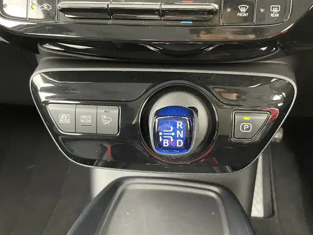 トヨタ プリウス Sツーリングセレクション 大分県 2019(平31)年 4.7万km ホワイトパールクリスタルシャイン モデリスタエアロ/（フロント/サイド/リア）/トヨタセーフティーセンス/・プリクラッシュセーフティー/・LDA/・オートハイビーム/・踏み間違え防止/・レーダークルーズコントロール/TEIN車高調/純正ナビ/（フルセグ/CD/DVD/Bluetooth）/ビルトインETC/バックカメラ/前席シートヒーター/前方ドライブレコーダー/ステアリングスイッチ/オートリトラミラー/スマートキー・プッシュスタート/社外19インチアルミホイール/保証書・取扱説明書