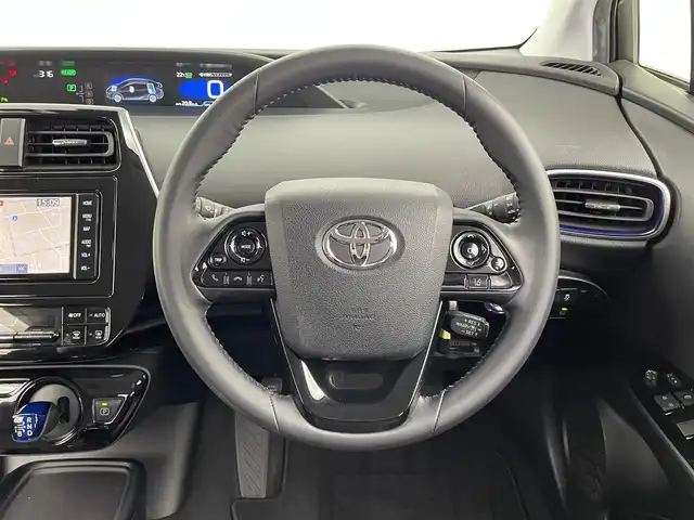 トヨタ プリウス Sツーリングセレクション 大分県 2019(平31)年 4.7万km ホワイトパールクリスタルシャイン モデリスタエアロ/（フロント/サイド/リア）/トヨタセーフティーセンス/・プリクラッシュセーフティー/・LDA/・オートハイビーム/・踏み間違え防止/・レーダークルーズコントロール/TEIN車高調/純正ナビ/（フルセグ/CD/DVD/Bluetooth）/ビルトインETC/バックカメラ/前席シートヒーター/前方ドライブレコーダー/ステアリングスイッチ/オートリトラミラー/スマートキー・プッシュスタート/社外19インチアルミホイール/保証書・取扱説明書