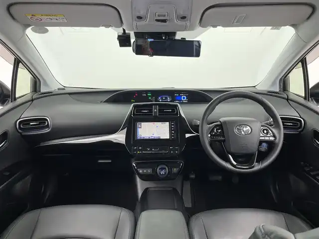 トヨタ プリウス Sツーリングセレクション 大分県 2019(平31)年 4.7万km ホワイトパールクリスタルシャイン モデリスタエアロ/（フロント/サイド/リア）/トヨタセーフティーセンス/・プリクラッシュセーフティー/・LDA/・オートハイビーム/・踏み間違え防止/・レーダークルーズコントロール/TEIN車高調/純正ナビ/（フルセグ/CD/DVD/Bluetooth）/ビルトインETC/バックカメラ/前席シートヒーター/前方ドライブレコーダー/ステアリングスイッチ/オートリトラミラー/スマートキー・プッシュスタート/社外19インチアルミホイール/保証書・取扱説明書