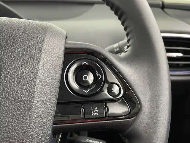 トヨタ プリウス Sツーリングセレクション 大分県 2019(平31)年 4.7万km ホワイトパールクリスタルシャイン モデリスタエアロ/（フロント/サイド/リア）/トヨタセーフティーセンス/・プリクラッシュセーフティー/・LDA/・オートハイビーム/・踏み間違え防止/・レーダークルーズコントロール/TEIN車高調/純正ナビ/（フルセグ/CD/DVD/Bluetooth）/ビルトインETC/バックカメラ/前席シートヒーター/前方ドライブレコーダー/ステアリングスイッチ/オートリトラミラー/スマートキー・プッシュスタート/社外19インチアルミホイール/保証書・取扱説明書