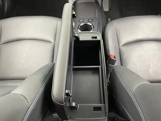 トヨタ プリウス Sツーリングセレクション 大分県 2019(平31)年 4.7万km ホワイトパールクリスタルシャイン モデリスタエアロ/（フロント/サイド/リア）/トヨタセーフティーセンス/・プリクラッシュセーフティー/・LDA/・オートハイビーム/・踏み間違え防止/・レーダークルーズコントロール/TEIN車高調/純正ナビ/（フルセグ/CD/DVD/Bluetooth）/ビルトインETC/バックカメラ/前席シートヒーター/前方ドライブレコーダー/ステアリングスイッチ/オートリトラミラー/スマートキー・プッシュスタート/社外19インチアルミホイール/保証書・取扱説明書