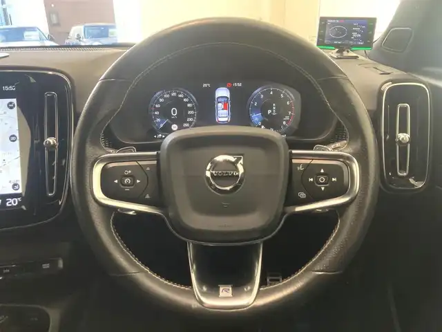 ボルボ ＸＣ４０ T4 AWD Rデザイン 熊本県 2019(令1)年 3.4万km パールⅡ ・ワンオーナー/・スマートキー/・プッシュスタート/・City Safety/・レーンキープエイド/・ロードサインインフォメーション/・ドライバーアラート/・オートハイビーム/・アクティブペンディングライト/・ブラインドスポットモニター/・クロストラフィックアラート/・衝突回避/・ハーフレザーシート/・前パワーシート/・前席シートヒーター /・ハンドルヒーター /・純正メモリナビ/　【Bluetooth・USB・AppleCarPlay・AndroidAuto】/・harman/kardonサウンドシステム/・フルセグTV/・全方位カメラ/・ETC/・GPSレーダー(ZERO707LV)/・パワーバックドア/・LEDヘッドランプ/・LEDフォグランプ/・純正マット/・保証書/取説