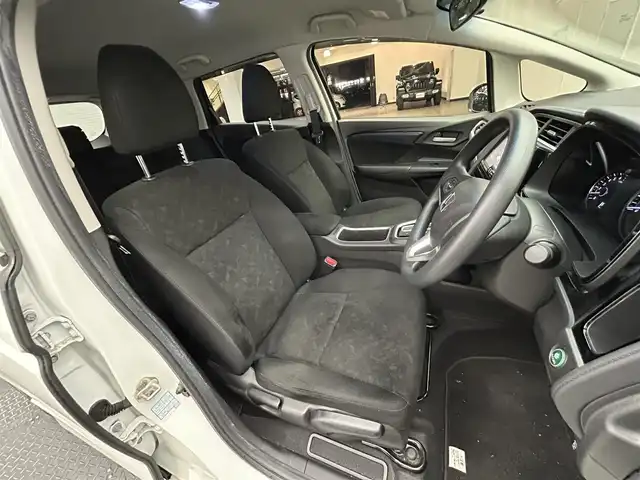 ホンダ シャトル G 愛媛県 2016(平28)年 4.2万km ホワイトオーキッドパール 社外SDナビ/（フルセグ/CD/DVD/BT）/バックカメラ　/プッシュスタート　/オートライト/LEDライト　/ETC　/スタットレスタイヤのみ積み込み４本