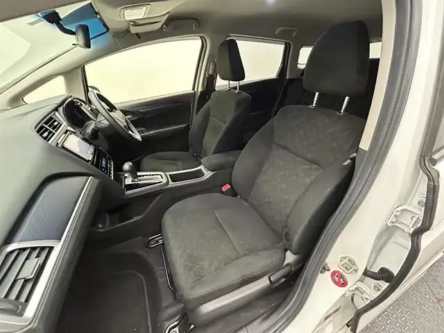 ホンダ シャトル G 愛媛県 2016(平28)年 4.2万km ホワイトオーキッドパール 社外SDナビ/（フルセグ/CD/DVD/BT）/バックカメラ　/プッシュスタート　/オートライト/LEDライト　/ETC　/スタットレスタイヤのみ積み込み４本