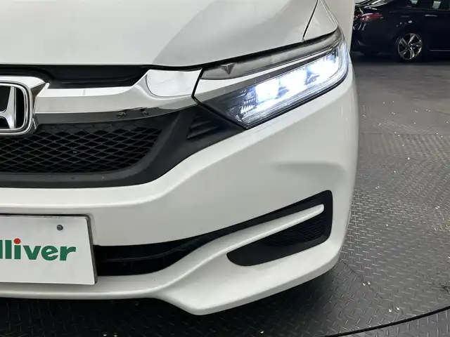 ホンダ シャトル G 愛媛県 2016(平28)年 4.2万km ホワイトオーキッドパール 社外SDナビ/（フルセグ/CD/DVD/BT）/バックカメラ　/プッシュスタート　/オートライト/LEDライト　/ETC　/スタットレスタイヤのみ積み込み４本