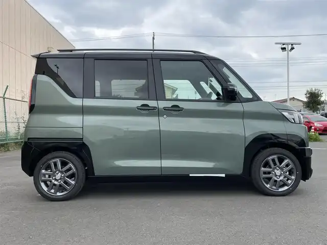 三菱 デリカミニ T プレミアム 東京都 2025(令7)年 0.1万km未満 緑 届出済未使用車/純正ディスプレイオーディオ/マルチアラウンドモニター/衝突被害軽減/車線逸脱警報/シートヒーター/両側パワースライドドア/ステアリングヒーター/ステアリングスイッチ/スマートキー