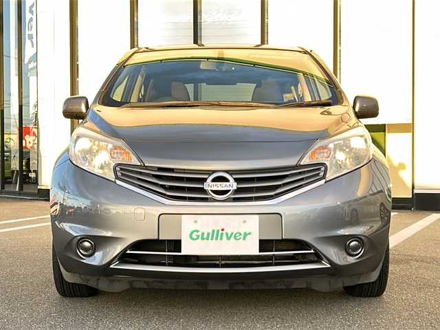 日産 ノート X 岐阜県 2012(平24)年 5.7万km ダークメタルグレー 社外ナビ　/フルセグＴＶ　/Bluetooth/ＥＴＣ　/プッシュスタート　/スマートキー　/社外１４インチアルミホイール　/ＡＢＳ　/フラットシート　/純正フロアマット　/Ｗエアバッグ　/パワーステアリング　/パワーウィンドウ　/ドアバイザー