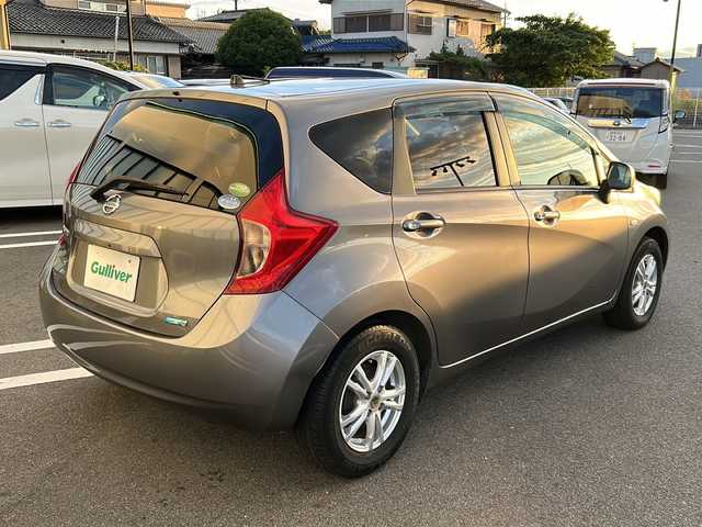日産 ノート X 岐阜県 2012(平24)年 5.7万km ダークメタルグレー 社外ナビ　/フルセグＴＶ　/Bluetooth/ＥＴＣ　/プッシュスタート　/スマートキー　/社外１４インチアルミホイール　/ＡＢＳ　/フラットシート　/純正フロアマット　/Ｗエアバッグ　/パワーステアリング　/パワーウィンドウ　/ドアバイザー