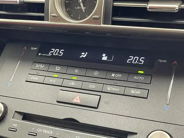 レクサス ＩＳ 200t Fスポーツ 滋賀県 2015(平27)年 3.1万km スターライトブラックガラスフレーク 禁煙車/純正ナビ/（ＣＤ／ＤＶＤ／Ｂｌｕｅｔｏｏｔｈ／ワンセグ）/運転席助手席シートヒーター/運転席助手席パワーシート/パドルシフト/ハーフレザー/バックカメラ/ＵＳＢ/ＬＥＤヘッドライト/クルーズコントロール