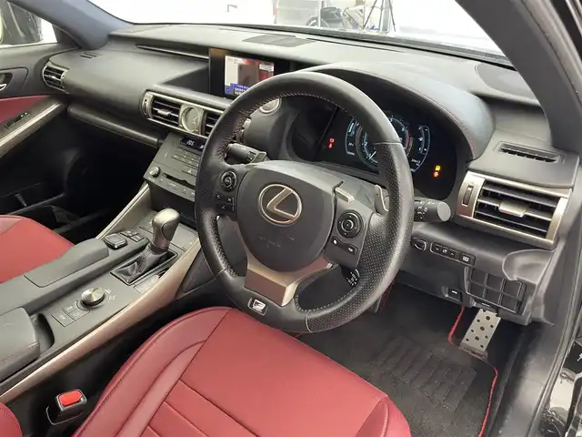 レクサス ＩＳ 200t Fスポーツ 滋賀県 2015(平27)年 3.1万km スターライトブラックガラスフレーク 禁煙車/純正ナビ/（ＣＤ／ＤＶＤ／Ｂｌｕｅｔｏｏｔｈ／ワンセグ）/運転席助手席シートヒーター/運転席助手席パワーシート/パドルシフト/ハーフレザー/バックカメラ/ＵＳＢ/ＬＥＤヘッドライト/クルーズコントロール