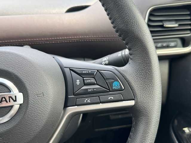 日産 セレナ ハイウェイスター G 静岡県 2020(令2)年 1.9万km ブリリアントホワイトパール ●10インチ純正ナビ/(フルセグ/CD/DVD/Bluetooth)/●全方位カメラ/●プロパイロット/(レーダークルーズコントロール/レーンキープアシスト)/●ブラインドスポットモニター/●衝突被害軽減システム/●前後コーナーセンサー/●電動パーキングブレーキ/●オートブレーキホールド/●LEDライト＆フォグランプ/●オートライト/●革巻きステアリング/●ステアリングスイッチ/●ETC/●前方ドライブレコーダー/●デジタルインナーミラー/●両側パワースライドドア/●スマートキー/●プッシュスタート/●ドアバイザー/●純正フロアマット/●純正16インチアルミホイール/●W＋サイド＋カーテンSRS＋ABS/●保証書/●車輌取扱説明書/●ナビ取扱説明書