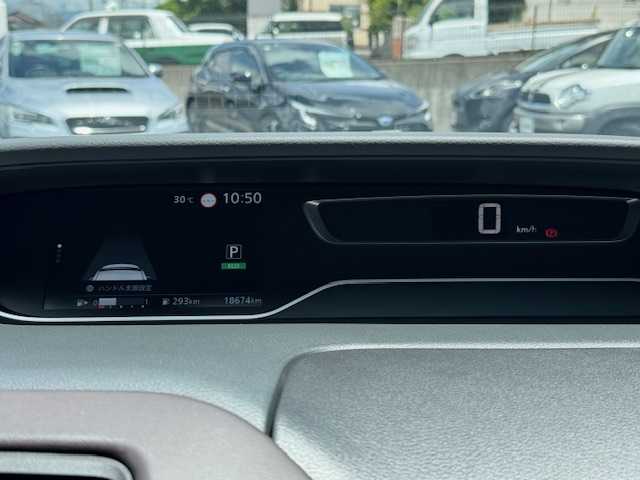 日産 セレナ ハイウェイスター G 静岡県 2020(令2)年 1.9万km ブリリアントホワイトパール ●10インチ純正ナビ/(フルセグ/CD/DVD/Bluetooth)/●全方位カメラ/●プロパイロット/(レーダークルーズコントロール/レーンキープアシスト)/●ブラインドスポットモニター/●衝突被害軽減システム/●前後コーナーセンサー/●電動パーキングブレーキ/●オートブレーキホールド/●LEDライト＆フォグランプ/●オートライト/●革巻きステアリング/●ステアリングスイッチ/●ETC/●前方ドライブレコーダー/●デジタルインナーミラー/●両側パワースライドドア/●スマートキー/●プッシュスタート/●ドアバイザー/●純正フロアマット/●純正16インチアルミホイール/●W＋サイド＋カーテンSRS＋ABS/●保証書/●車輌取扱説明書/●ナビ取扱説明書