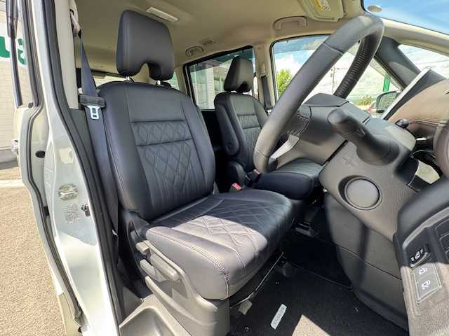 日産 セレナ ハイウェイスター G 静岡県 2020(令2)年 1.9万km ブリリアントホワイトパール ●10インチ純正ナビ/(フルセグ/CD/DVD/Bluetooth)/●全方位カメラ/●プロパイロット/(レーダークルーズコントロール/レーンキープアシスト)/●ブラインドスポットモニター/●衝突被害軽減システム/●前後コーナーセンサー/●電動パーキングブレーキ/●オートブレーキホールド/●LEDライト＆フォグランプ/●オートライト/●革巻きステアリング/●ステアリングスイッチ/●ETC/●前方ドライブレコーダー/●デジタルインナーミラー/●両側パワースライドドア/●スマートキー/●プッシュスタート/●ドアバイザー/●純正フロアマット/●純正16インチアルミホイール/●W＋サイド＋カーテンSRS＋ABS/●保証書/●車輌取扱説明書/●ナビ取扱説明書