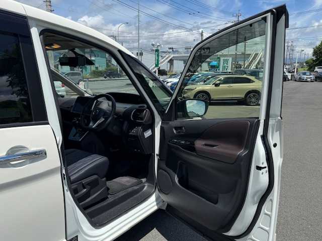 日産 セレナ ハイウェイスター G 静岡県 2020(令2)年 1.9万km ブリリアントホワイトパール ●10インチ純正ナビ/(フルセグ/CD/DVD/Bluetooth)/●全方位カメラ/●プロパイロット/(レーダークルーズコントロール/レーンキープアシスト)/●ブラインドスポットモニター/●衝突被害軽減システム/●前後コーナーセンサー/●電動パーキングブレーキ/●オートブレーキホールド/●LEDライト＆フォグランプ/●オートライト/●革巻きステアリング/●ステアリングスイッチ/●ETC/●前方ドライブレコーダー/●デジタルインナーミラー/●両側パワースライドドア/●スマートキー/●プッシュスタート/●ドアバイザー/●純正フロアマット/●純正16インチアルミホイール/●W＋サイド＋カーテンSRS＋ABS/●保証書/●車輌取扱説明書/●ナビ取扱説明書