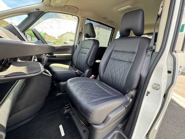 日産 セレナ ハイウェイスター G 静岡県 2020(令2)年 1.9万km ブリリアントホワイトパール ●10インチ純正ナビ/(フルセグ/CD/DVD/Bluetooth)/●全方位カメラ/●プロパイロット/(レーダークルーズコントロール/レーンキープアシスト)/●ブラインドスポットモニター/●衝突被害軽減システム/●前後コーナーセンサー/●電動パーキングブレーキ/●オートブレーキホールド/●LEDライト＆フォグランプ/●オートライト/●革巻きステアリング/●ステアリングスイッチ/●ETC/●前方ドライブレコーダー/●デジタルインナーミラー/●両側パワースライドドア/●スマートキー/●プッシュスタート/●ドアバイザー/●純正フロアマット/●純正16インチアルミホイール/●W＋サイド＋カーテンSRS＋ABS/●保証書/●車輌取扱説明書/●ナビ取扱説明書