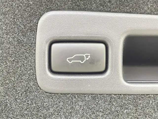 トヨタ ハリアー プレミアム 千葉県 2020(令2)年 6.8万km ブラック ワンオーナー/禁煙車/トヨタセーフティセンス/・レーダークルーズコントロール/・クリアランスソナー/・レーンディパーチャーアラート/・プリクラッシュセーフティ/・レーンキープアシスト/・パワーバックドア/社外9インチメモリナビ/・型番：MDV-M906HDL/・CD/DVD/USB/Bluetooth/フルセグTV/・ビルトインETC/・バックカメラ/革巻きステアリング/・ステアリングスイッチ/MT付きAT/左右独立エアコン/電子パーキング/・ブレーキホールド/ハーフレザーシート/・D席パワーシート/社外フロアマット/純正18インチAW/オートライト/・オートマチックハイビーム/・LEDヘッドライト/・LEDフォグランプ