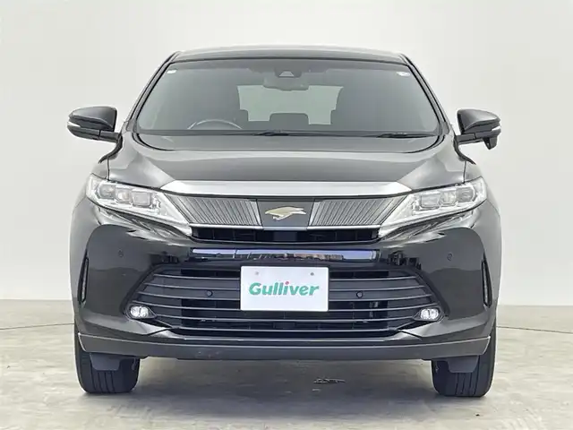 トヨタ ハリアー プレミアム 千葉県 2020(令2)年 6.8万km ブラック ワンオーナー/禁煙車/トヨタセーフティセンス/・レーダークルーズコントロール/・クリアランスソナー/・レーンディパーチャーアラート/・プリクラッシュセーフティ/・レーンキープアシスト/・パワーバックドア/社外9インチメモリナビ/・型番：MDV-M906HDL/・CD/DVD/USB/Bluetooth/フルセグTV/・ビルトインETC/・バックカメラ/革巻きステアリング/・ステアリングスイッチ/MT付きAT/左右独立エアコン/電子パーキング/・ブレーキホールド/ハーフレザーシート/・D席パワーシート/社外フロアマット/純正18インチAW/オートライト/・オートマチックハイビーム/・LEDヘッドライト/・LEDフォグランプ