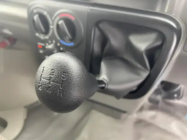 スズキ エブリイ PA リミテッド 富山県 2024(令6)年 0.2万km スペリアホワイト 4WD/ハイルーフ/デュアルカメラブレーキ/レーン逸脱警報システム/オートマチックハイビーム/LEDヘッドライト/コーナーセンサー/横滑り防止装置/ABS/オーバーヘッドシェルフ/両側スライド/USB電源/ラジオプレイヤー/リモコンキー×２/取扱説明書/保証書