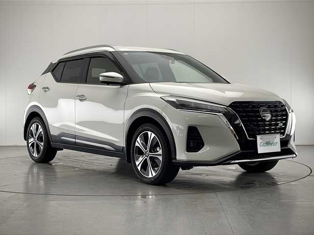 日産 キックス X 宮崎県 2021(令3)年 4.4万km ブリリアントホワイトパール 禁煙車/エマージェンシーブレーキ/純正9型ナビTV/（CD/DVD/Bluetooth/FMAM/フルセグTV)/純正ドライブレコーダー/純正LEDオートライト/純正LEDフォグ/純正17インチアルミ/純正フロアマット/プロパイロット/アラウンドビューモニター/クリアランスソナー/デジタルインナーミラー/電子パーキング/オートホールド/オートエアコン/本革巻ハンドル/ウインカードアミラー/インテリジェントキー/プッシュエンジンスタート/新車時保証書/取扱い説明書