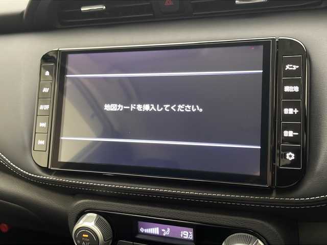 日産 キックス X 宮崎県 2021(令3)年 4.4万km ブリリアントホワイトパール 禁煙車/エマージェンシーブレーキ/純正9型ナビTV/（CD/DVD/Bluetooth/FMAM/フルセグTV)/純正ドライブレコーダー/純正LEDオートライト/純正LEDフォグ/純正17インチアルミ/純正フロアマット/プロパイロット/アラウンドビューモニター/クリアランスソナー/デジタルインナーミラー/電子パーキング/オートホールド/オートエアコン/本革巻ハンドル/ウインカードアミラー/インテリジェントキー/プッシュエンジンスタート/新車時保証書/取扱い説明書