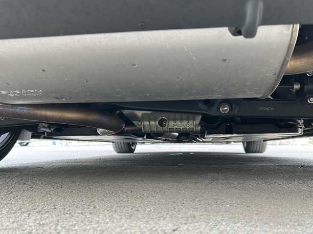 スバル ＢＲＺ STIスポーツ 東京都 2019(令1)年 1.5万km クリスタルホワイトP ワンオーナー/社外オーディオ/【CD・ラジオ】/STIスポーツパッケージ/TRDリアトランクスポイラー/TRDフェンダーエクステンション/BLITZ　ラジエーター/BLITZ　レーシングメーターパネル/【油圧・油温・水温三連メーター】/BLITZ　サクションキット/KENWOOD　カスタムフィットスピーカー/KENWOOD　チューンアップサブウーファー/HKS　メタルキャタライザー/ETC/前後ドライブレコーダー/クルーズコントロール/横滑り防止機能/前席シートヒーター/電動格納ミラー/オートライト/プッシュスタート/スマートキー/スペアキーあり/新車保証書/取扱説明書