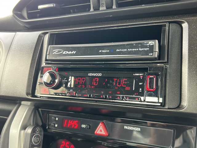 スバル ＢＲＺ STIスポーツ 東京都 2019(令1)年 1.5万km クリスタルホワイトP ワンオーナー/社外オーディオ/【CD・ラジオ】/STIスポーツパッケージ/TRDリアトランクスポイラー/TRDフェンダーエクステンション/BLITZ　ラジエーター/BLITZ　レーシングメーターパネル/【油圧・油温・水温三連メーター】/BLITZ　サクションキット/KENWOOD　カスタムフィットスピーカー/KENWOOD　チューンアップサブウーファー/HKS　メタルキャタライザー/ETC/前後ドライブレコーダー/クルーズコントロール/横滑り防止機能/前席シートヒーター/電動格納ミラー/オートライト/プッシュスタート/スマートキー/スペアキーあり/新車保証書/取扱説明書