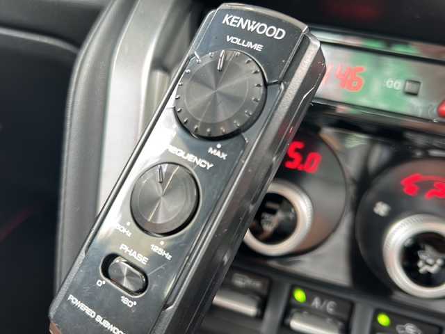 スバル ＢＲＺ STIスポーツ 東京都 2019(令1)年 1.5万km クリスタルホワイトP ワンオーナー/社外オーディオ/【CD・ラジオ】/STIスポーツパッケージ/TRDリアトランクスポイラー/TRDフェンダーエクステンション/BLITZ　ラジエーター/BLITZ　レーシングメーターパネル/【油圧・油温・水温三連メーター】/BLITZ　サクションキット/KENWOOD　カスタムフィットスピーカー/KENWOOD　チューンアップサブウーファー/HKS　メタルキャタライザー/ETC/前後ドライブレコーダー/クルーズコントロール/横滑り防止機能/前席シートヒーター/電動格納ミラー/オートライト/プッシュスタート/スマートキー/スペアキーあり/新車保証書/取扱説明書