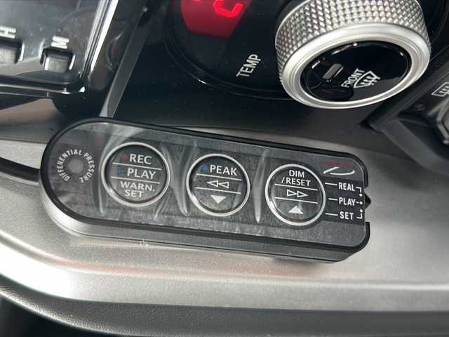 スバル ＢＲＺ STIスポーツ 東京都 2019(令1)年 1.5万km クリスタルホワイトP ワンオーナー/社外オーディオ/【CD・ラジオ】/STIスポーツパッケージ/TRDリアトランクスポイラー/TRDフェンダーエクステンション/BLITZ　ラジエーター/BLITZ　レーシングメーターパネル/【油圧・油温・水温三連メーター】/BLITZ　サクションキット/KENWOOD　カスタムフィットスピーカー/KENWOOD　チューンアップサブウーファー/HKS　メタルキャタライザー/ETC/前後ドライブレコーダー/クルーズコントロール/横滑り防止機能/前席シートヒーター/電動格納ミラー/オートライト/プッシュスタート/スマートキー/スペアキーあり/新車保証書/取扱説明書