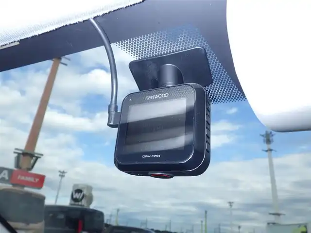 スバル インプレッサ スポーツ 1．6i－LアイサイトSスタイル 千葉県 2018(平30)年 6.5万km クリスタルホワイトP アイサイト/SRH（ステアリング・レスポンシブ・ヘッドランプ）/スバルリヤビークルディテクション/純正メモリーナビ/地デジTV/【DVD/CD再生機能　Bluetooth接続】/サイド/バックカメラ/ドライブレコーダー（DRV-350）/革巻きステアリング/ステアリングスイッチ/パドルシフト/ETC（2.0）/LEDヘッドライト/フォグライト/ウインカーミラー/リアコーナーセンサー/純正16インチアルミホイル/サイド/カーテン/ニーエアバッグ/キーレスアクセス