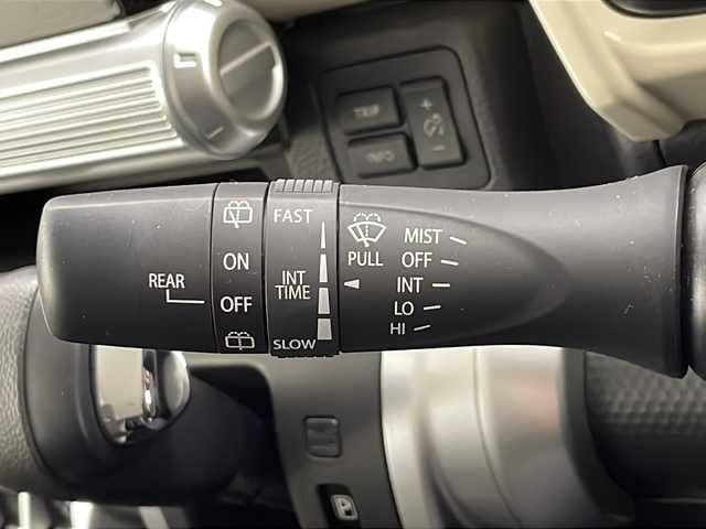 スズキ クロスビー HYBRID MV 千葉県 2023(令5)年 1.2万km キャラバンアイボリーパールメタリック/ホワイト 2トーンルーフ 衝突軽減ブレーキ/レーンキープアシスト/レーダークルーズコントロール/オートマチックハイビーム/純正メモリナビ/（フルセグ/Bluetooth/VD/DVD/FM/AM）/全方位カメラ/ETC/ドライブレコーダー（前後）/シートヒーター（運転席＋助手席）/パドルシフト/LEDヘッドライト/電動格納ミラー/純正フロアマット/純正サイドバイザー/W＋サイド＋カーテンエアバッグ