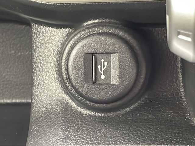 スズキ クロスビー HYBRID MV 千葉県 2023(令5)年 1.2万km キャラバンアイボリーパールメタリック/ホワイト 2トーンルーフ 衝突軽減ブレーキ/レーンキープアシスト/レーダークルーズコントロール/オートマチックハイビーム/純正メモリナビ/（フルセグ/Bluetooth/VD/DVD/FM/AM）/全方位カメラ/ETC/ドライブレコーダー（前後）/シートヒーター（運転席＋助手席）/パドルシフト/LEDヘッドライト/電動格納ミラー/純正フロアマット/純正サイドバイザー/W＋サイド＋カーテンエアバッグ