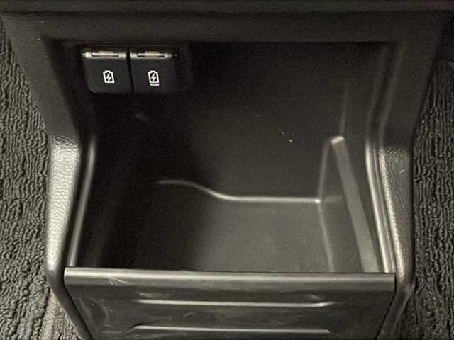 スズキ クロスビー HYBRID MV 千葉県 2023(令5)年 1.2万km キャラバンアイボリーパールメタリック/ホワイト 2トーンルーフ 衝突軽減ブレーキ/レーンキープアシスト/レーダークルーズコントロール/オートマチックハイビーム/純正メモリナビ/（フルセグ/Bluetooth/VD/DVD/FM/AM）/全方位カメラ/ETC/ドライブレコーダー（前後）/シートヒーター（運転席＋助手席）/パドルシフト/LEDヘッドライト/電動格納ミラー/純正フロアマット/純正サイドバイザー/W＋サイド＋カーテンエアバッグ