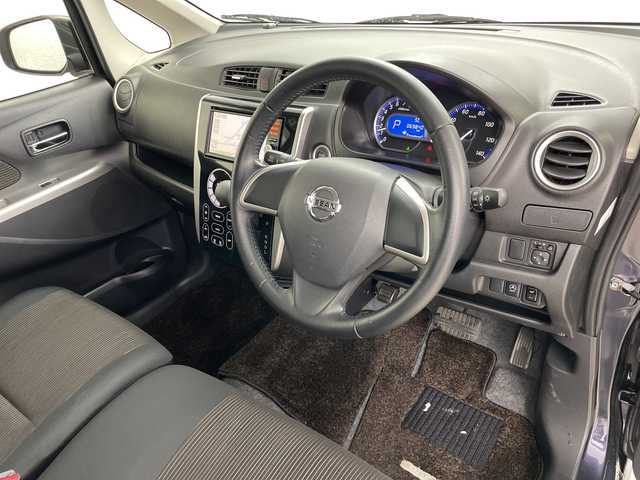 日産 デイズ ハイウェイスターX 道央・札幌 2013(平25)年 7万km プレミアムパープルP ・４WD/・純正ナビ/・フルセグTV/・バックカメラ/・モニター付自動防眩ミラー/・運転席シートヒーター/・ETC/・HIDヘッドライト/・フォグランプ/・アイドリングストップ/・プッシュスタート/・14インチ純正アルミホイール/・純正フロアマット/・純正ドアバイザー