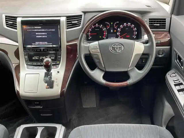 トヨタ ヴェルファイア 2．4Z 千葉県 2013(平25)年 11.9万km ブラック (株)IDOMが運営する【じしゃロン八千代店】の自社ローン対象車両になります。こちらは現金またはオートローンご利用時の価格です。自社ローンご希望の方は別途その旨お申付け下さい/社外ナビ/モデリスタエアロ/両側パワースライドドア/イージークローズバックドア/ヘッドレスト社外ディスプレイ