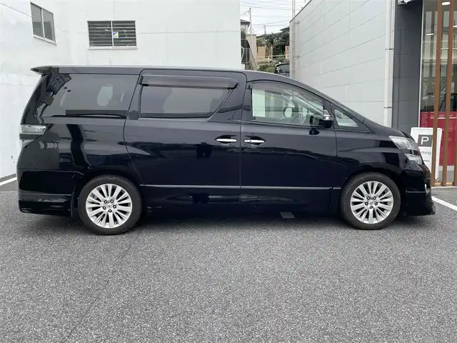 トヨタ ヴェルファイア 2．4Z 千葉県 2013(平25)年 11.9万km ブラック (株)IDOMが運営する【じしゃロン八千代店】の自社ローン対象車両になります。こちらは現金またはオートローンご利用時の価格です。自社ローンご希望の方は別途その旨お申付け下さい/社外ナビ/モデリスタエアロ/両側パワースライドドア/イージークローズバックドア/ヘッドレスト社外ディスプレイ