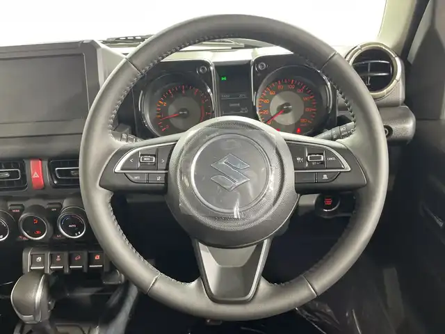 スズキ ジムニー ノマド FC 神奈川県 2025(令7)年 0.1千km 黒 登録済未使用車/４WD/アイドリングストップ/スマートキー/クルーズコントロール/運転席＋助手席シートヒーター/純正15インチアルミホイール/横滑り防止装置/レーンキープアシスト/盗難防止装置/オートライト/衝突被害軽減システム