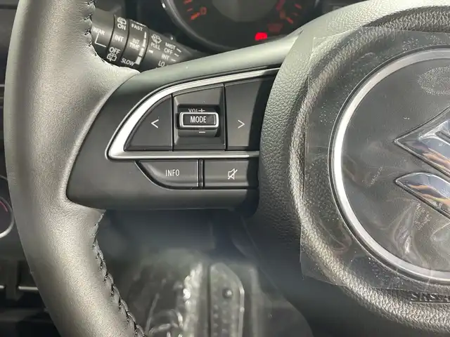 スズキ ジムニー ノマド FC 神奈川県 2025(令7)年 0.1千km 黒 登録済未使用車/４WD/アイドリングストップ/スマートキー/クルーズコントロール/運転席＋助手席シートヒーター/純正15インチアルミホイール/横滑り防止装置/レーンキープアシスト/盗難防止装置/オートライト/衝突被害軽減システム