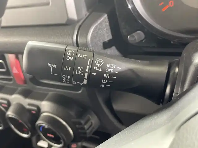 スズキ ジムニー ノマド FC 神奈川県 2025(令7)年 0.1千km 黒 登録済未使用車/４WD/アイドリングストップ/スマートキー/クルーズコントロール/運転席＋助手席シートヒーター/純正15インチアルミホイール/横滑り防止装置/レーンキープアシスト/盗難防止装置/オートライト/衝突被害軽減システム