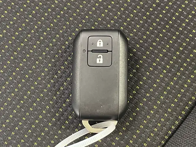 スズキ ジムニー ノマド FC 神奈川県 2025(令7)年 0.1千km 黒 登録済未使用車/４WD/アイドリングストップ/スマートキー/クルーズコントロール/運転席＋助手席シートヒーター/純正15インチアルミホイール/横滑り防止装置/レーンキープアシスト/盗難防止装置/オートライト/衝突被害軽減システム